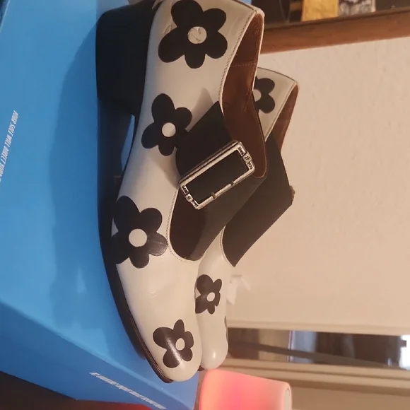 Fluevog FIGARO Foral Black and White Buckle Shoes - Picture 4 of 7